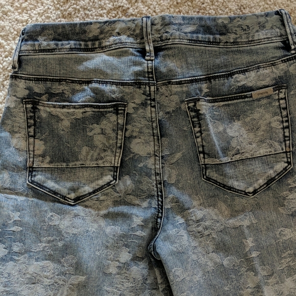 Chicos so slimming jeans size 0.5 with lacy flower - Picture 8 of 9